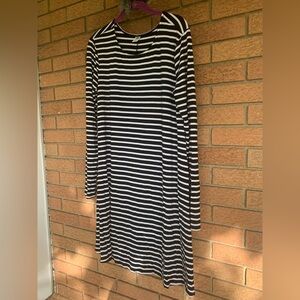 Old Navy black-and-white striped dress long sleeved size large
